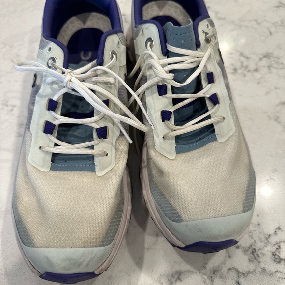 On cloudvista shoes - Picture 4 of 8